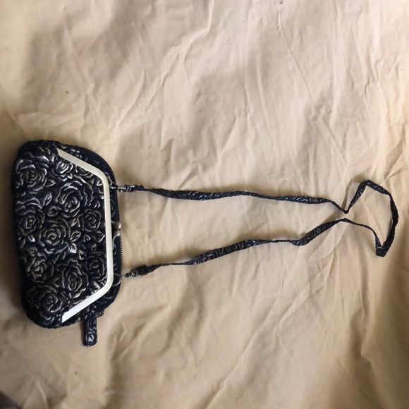 Black gold rose print purse clasp shoulder clutch - Picture 6 of 6